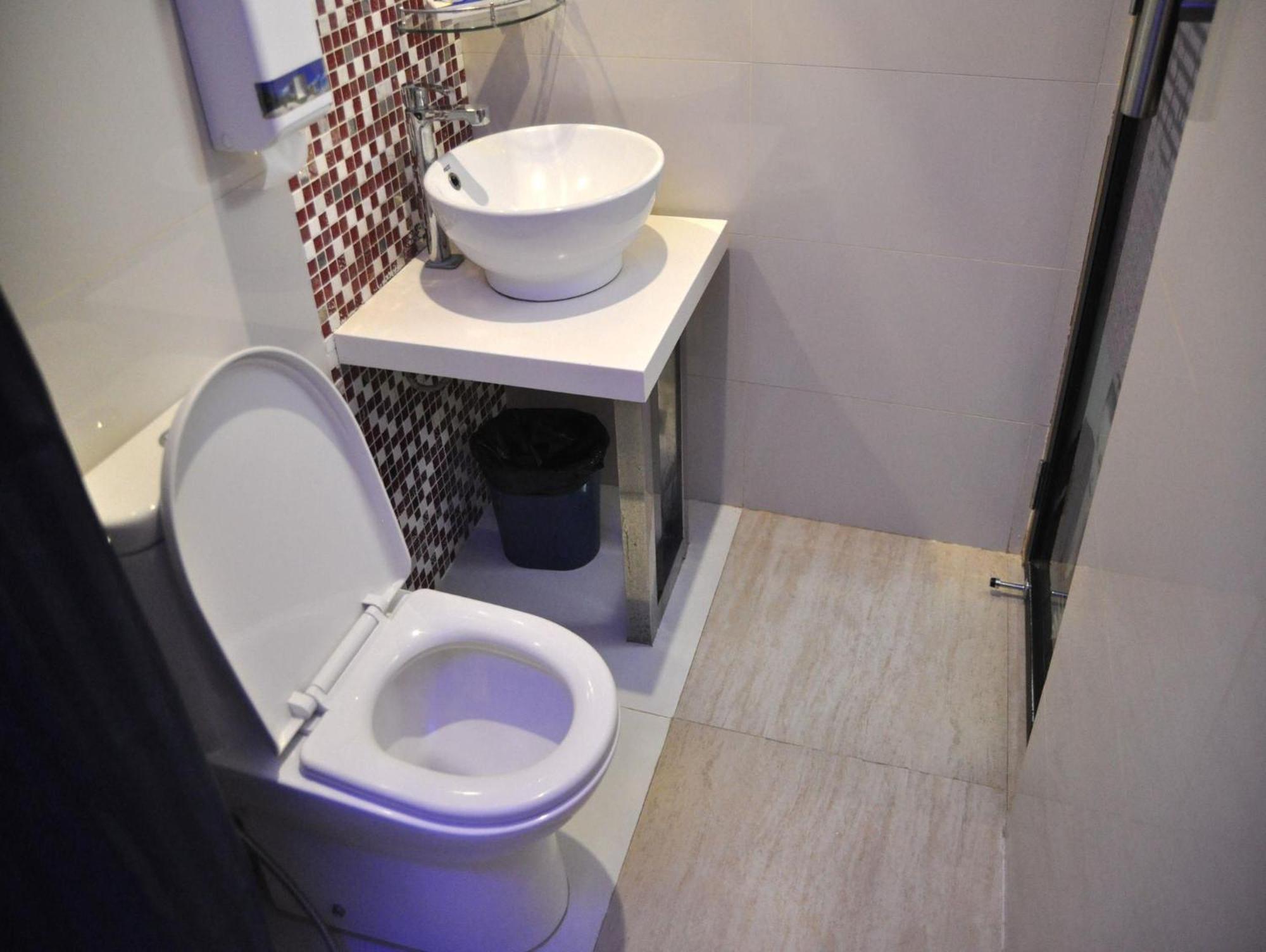 Hotel Dreamworld North Edsa เกซอนซิตี้ ภายนอก รูปภาพ